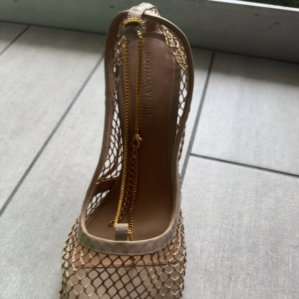 NWT BOTTEGA VENETA BEIGE STRETCH MESH PUMP - Picture 10 of 15